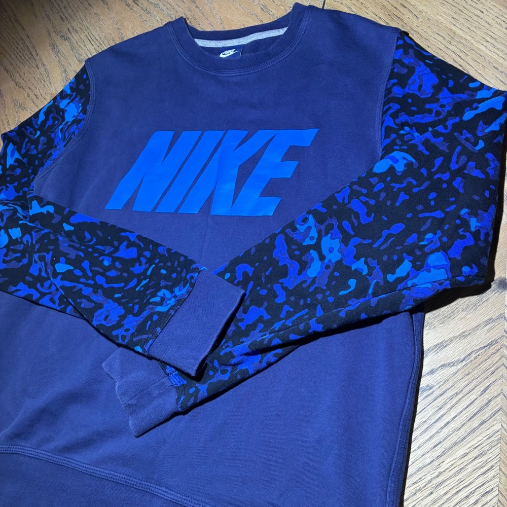 Nike Mens Navy Blue Camo Sleeve Graphic Logo Crewneck Sweatshirt Large - Picture 2 of 4